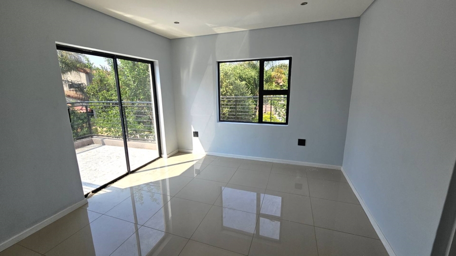 5 Bedroom Property for Sale in Melodie North West
